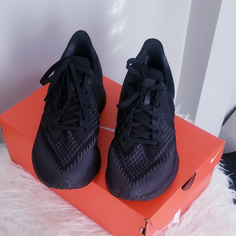 Nike Zoom Winflo 6 Size 9.5